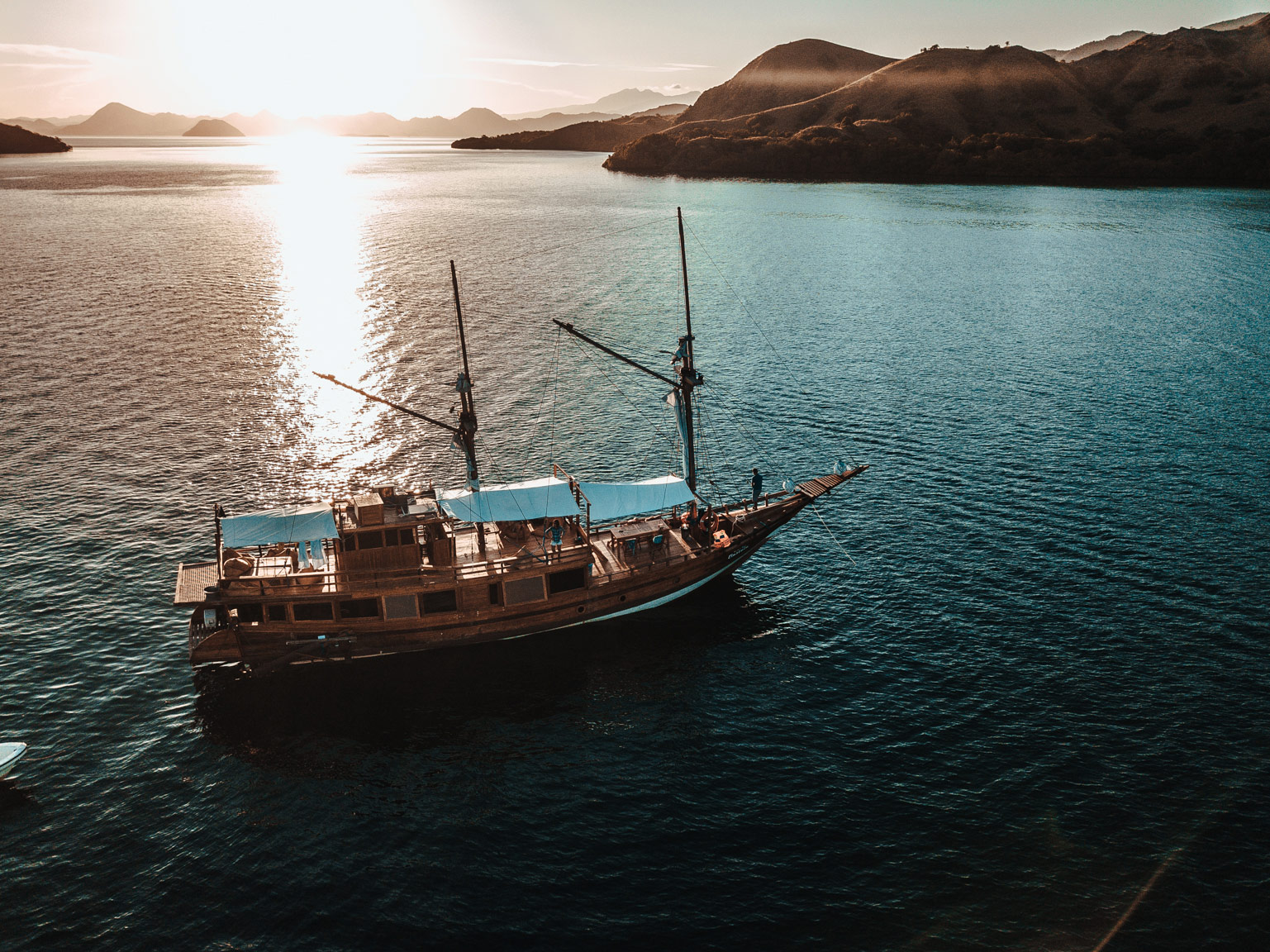 Luxury Yacht Charter within Komodo Island, Labuan Bajo